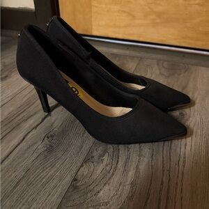 Classic Black Pointed-Toe Women's Pumps